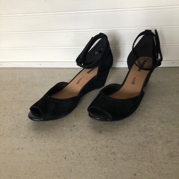 SEEKING* Clark’s Suede Peep Toe Wedges (do you have these? - Picture 3 of 9